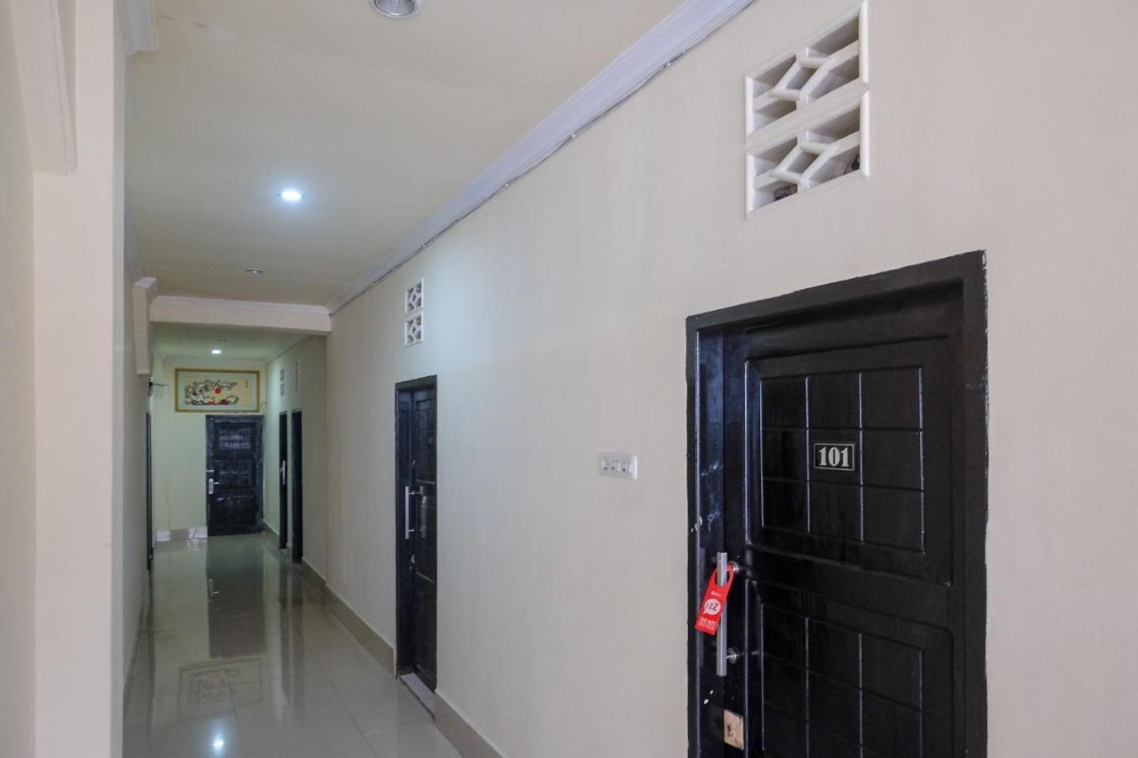Reddoorz At Hotel Rich Parepare Near Pantai Mattirotasi Exterior photo