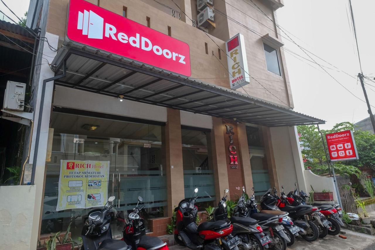 Reddoorz At Hotel Rich Parepare Near Pantai Mattirotasi Exterior photo
