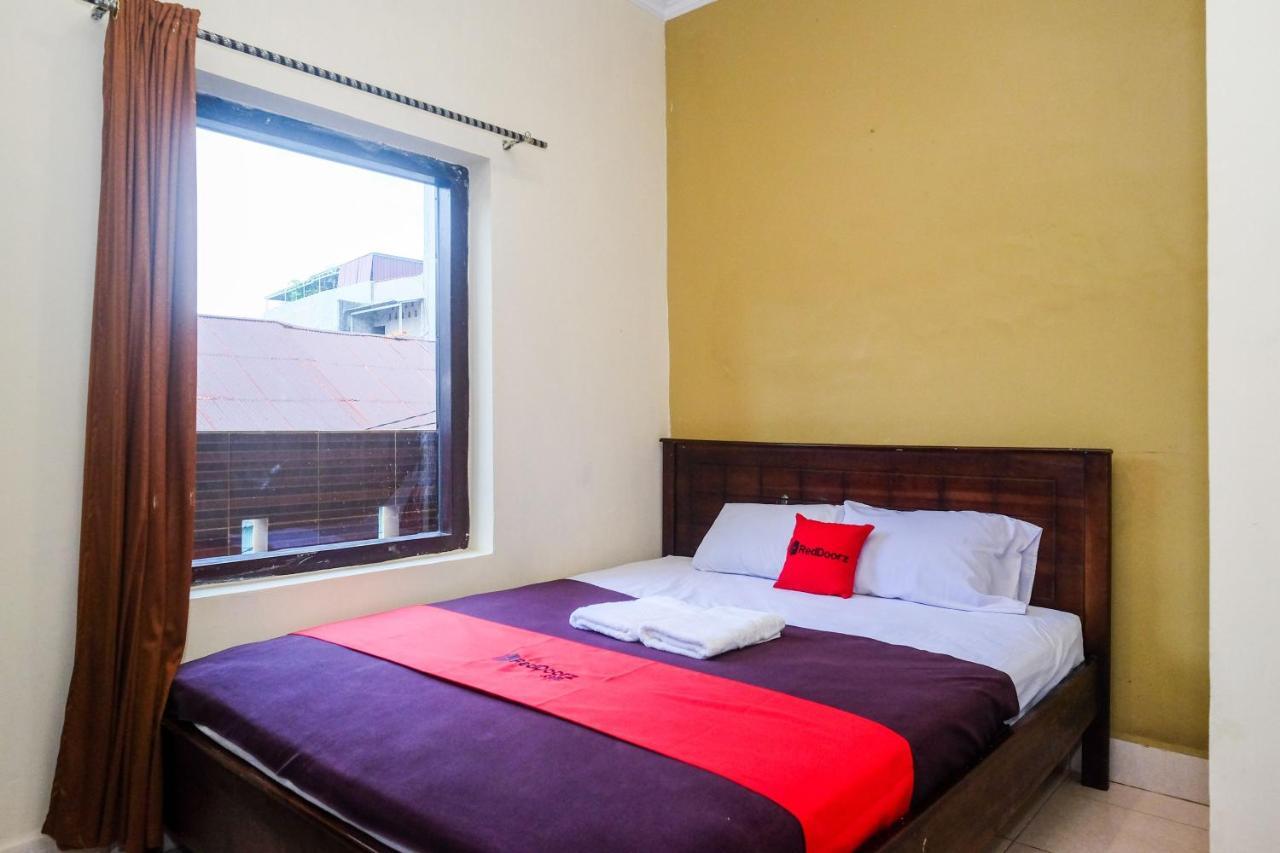 Reddoorz At Hotel Rich Parepare Near Pantai Mattirotasi Exterior photo