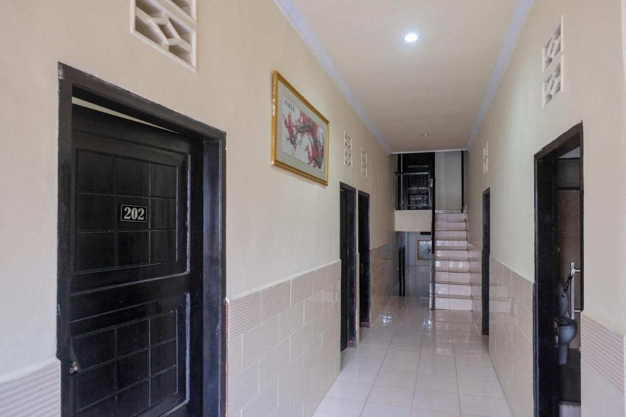 Reddoorz At Hotel Rich Parepare Near Pantai Mattirotasi Exterior photo