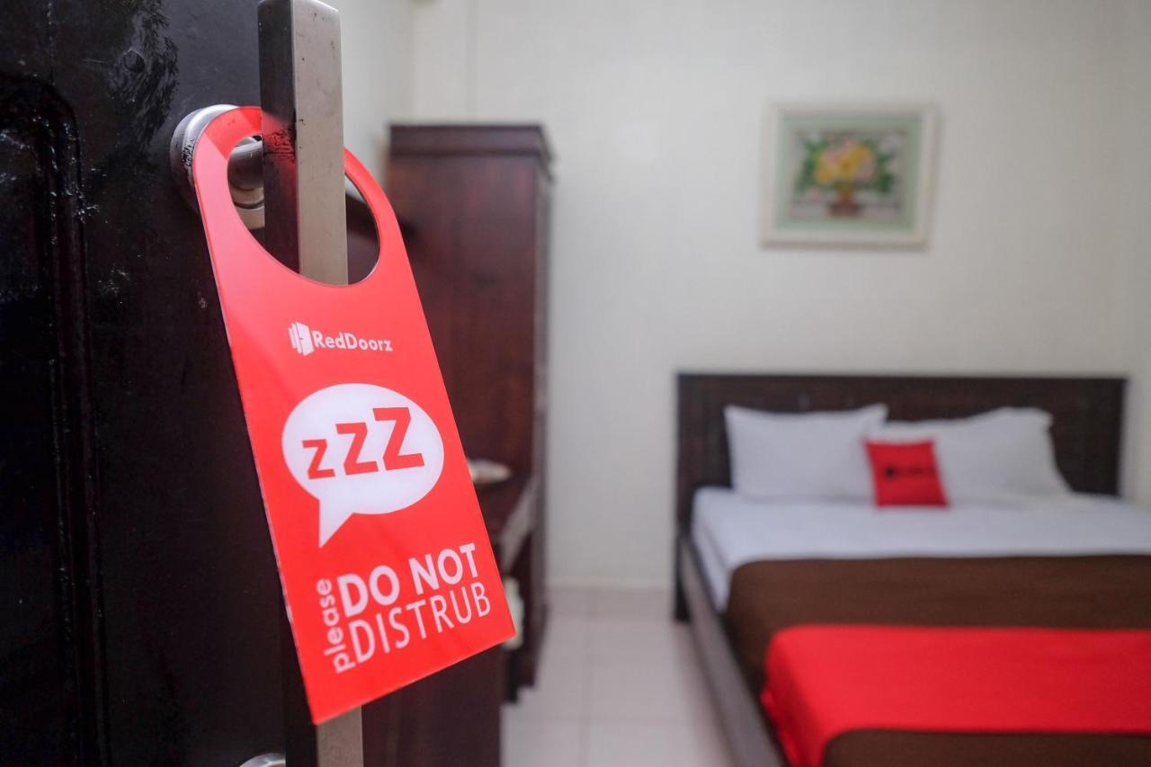 Reddoorz At Hotel Rich Parepare Near Pantai Mattirotasi Exterior photo