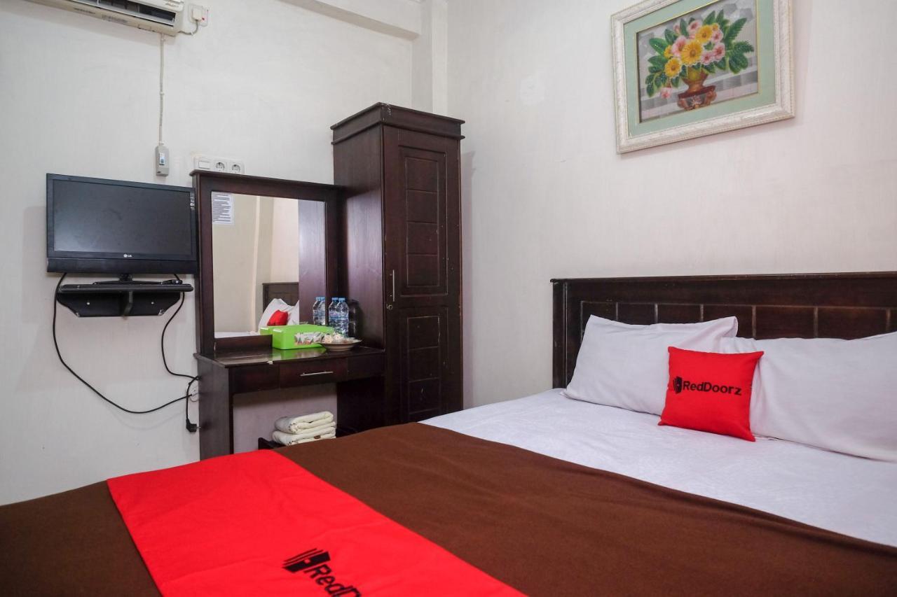 Reddoorz At Hotel Rich Parepare Near Pantai Mattirotasi Exterior photo