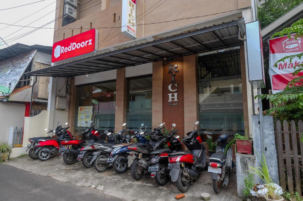 Reddoorz At Hotel Rich Parepare Near Pantai Mattirotasi Exterior photo