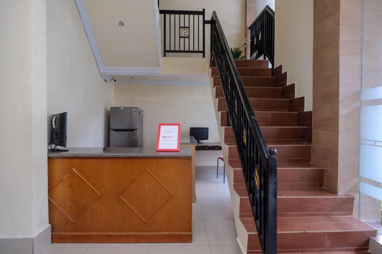 Reddoorz At Hotel Rich Parepare Near Pantai Mattirotasi Exterior photo