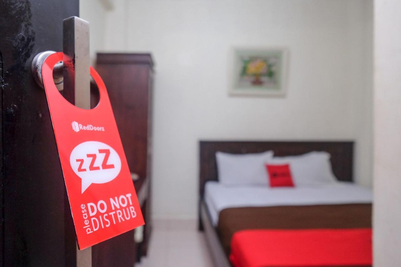 Reddoorz At Hotel Rich Parepare Near Pantai Mattirotasi Exterior photo