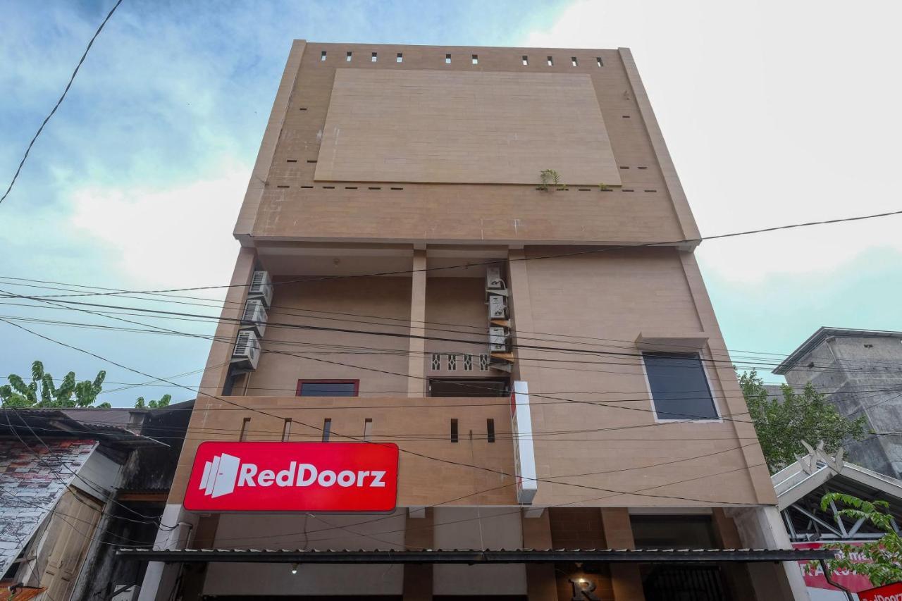 Reddoorz At Hotel Rich Parepare Near Pantai Mattirotasi Exterior photo
